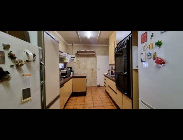 3 BEDROOM HOUSE FOR SALE IN KEW